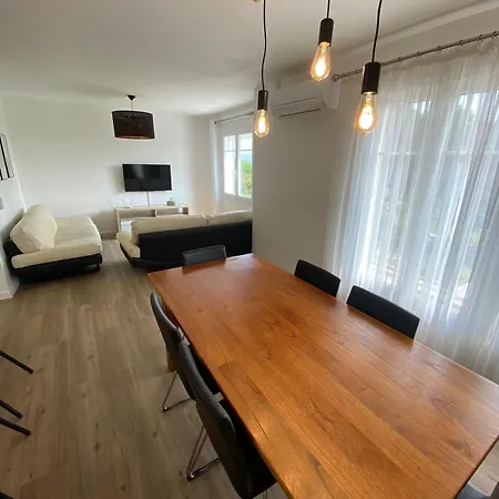 Maison *